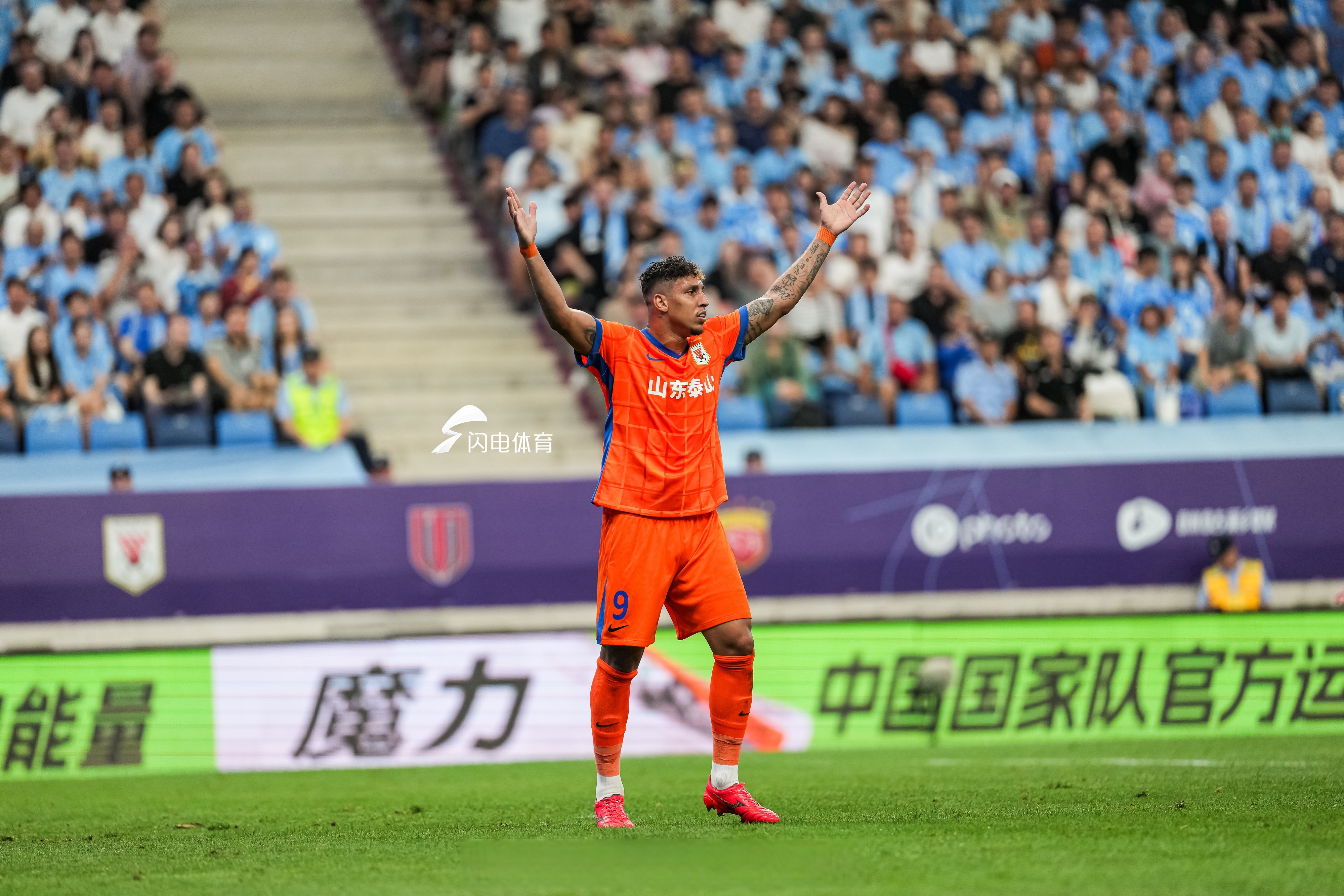 包含赛地聚焦:西甲集结日热度飙升;菲尼克斯太阳迎来里程碑;气氛紧张;训练强度明显提升的词条 包含赛地聚焦:西甲集结日热度飙升;菲尼克斯太阳迎来里程碑;气氛紧张;训练强度明显提升的词条